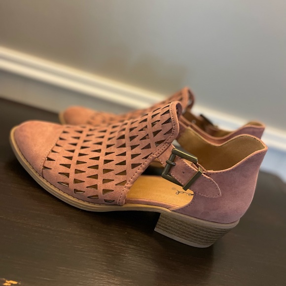 Qupid Shoes - Qupid, women’s laser cut ankle booties, pink